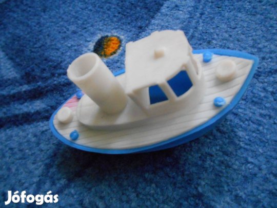 Műanyag vontatóhajó retro