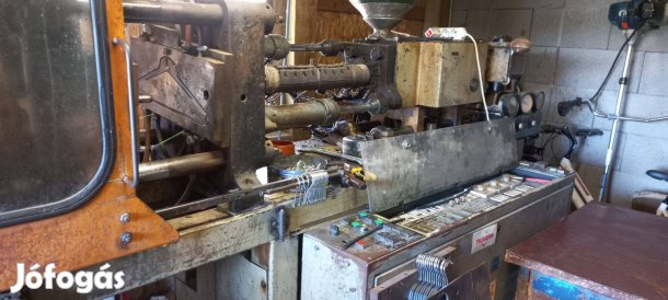 Műanyagfröccsöntőgép bontásra Kuasy