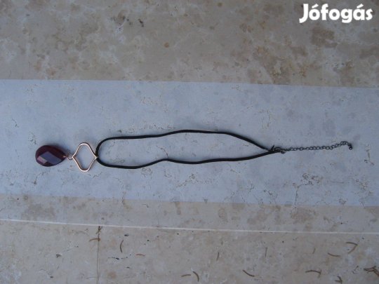 Műanyagköves lila nyaklánc - bizsu