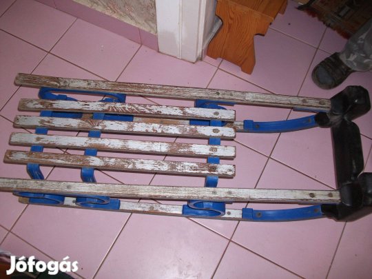 Műanyagszánkó megkímélt állapotban eladó