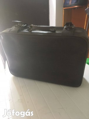 Műbőr bőrönd a 80-as évekből
