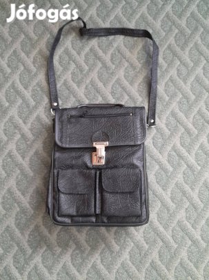 Műbőr táska kapható -új- magasság:35cm szélesség:30cm vastagság:15cm
