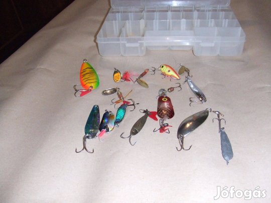 Műcsali dobozban 14 db 5