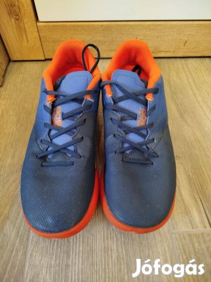 Műfüves foci cipő