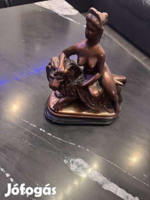 Műgyanta szobor bronzírozott festéssel eladó