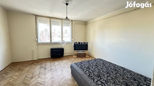 Műkertvárosban, 36 nm-es, 1 szobás lakás garázzsal eladó