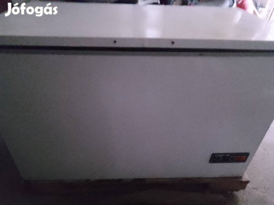 Működő nagy fagyasztó, fagyasztóláda 315 L