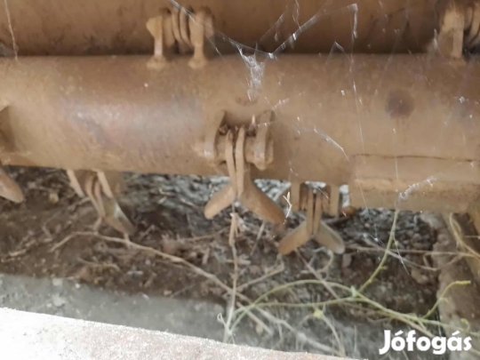 Mulcsozó (szárzúzó) gép