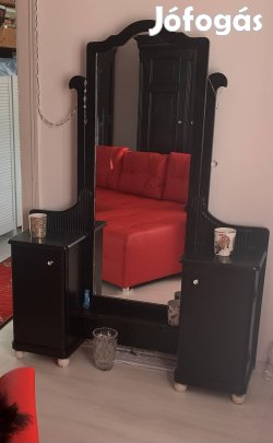 Múlt század elejei tükrös szekrény