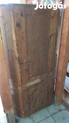 Múlt századi bajor fenyő tálaló szekrény 