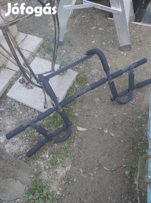 Multifunkcionális húzodzkodó