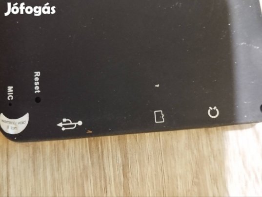 Multifunkcionális zsipiesz mindent tud .