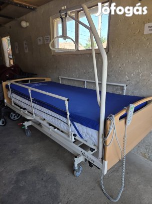 Multifunkciós otthon ápolasi ágy, matraccal.