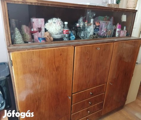 Múltszázad eleji vitrines és kétajtós szekrények ingyen elvihetők