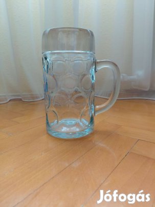 Müncheni sörfesztiválról söröskorsó eladó