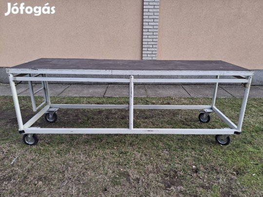 Munka asztal ,gurulós állvány