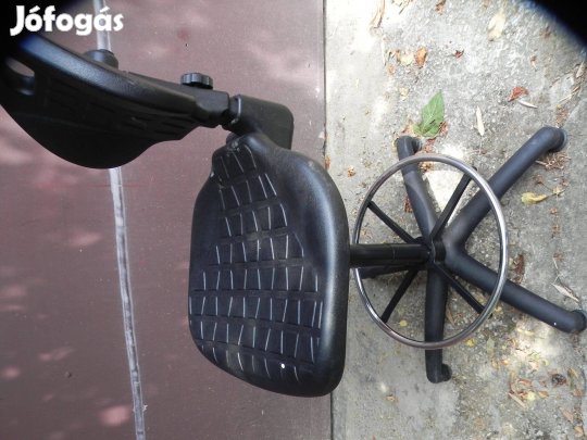 Munkaszék, háttámlás, műanyag puha ülőfelület, ipari kivitel szép álla