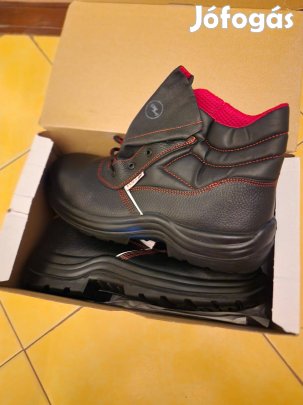 Munkavédelmi 45-ös cipő - bakancs