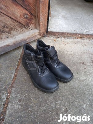 Munkavédelmi bakancs 42-es