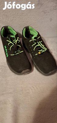 Munkavédelmi cipő 44"