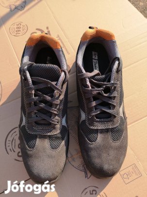 Munkavédelmi cipő 48-as