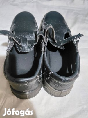 Munkavédelmi szandál