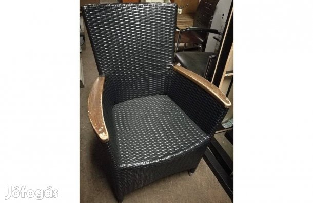 Műrattan fotel (barna karfás)