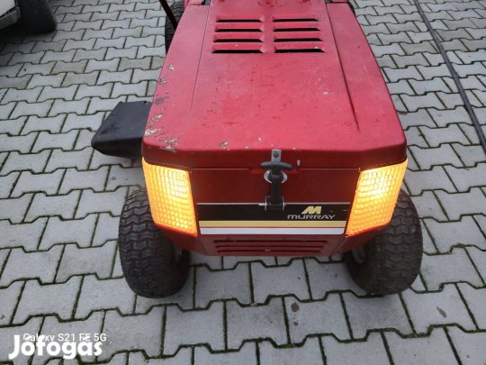 Murray : Briggs motoros - 2 késes - oldalkidobós fűnyíró traktor
