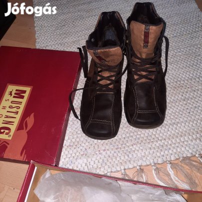 Mustang téli bakancs eladó/teljesen új/