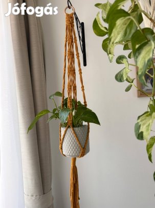 Mustár színű makrame virágtartó