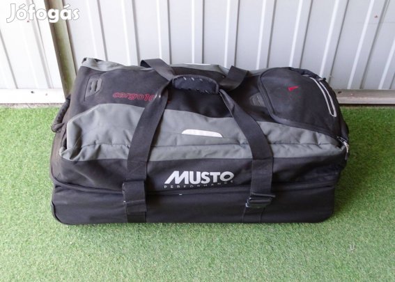 Musto Cargo 100 L utazótáska táska