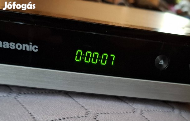 Műszaki csomag erősítő, bluray,  kellékek, kábelek, GPS, stb