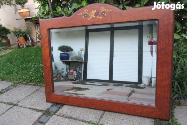 Mutatós csiszolt üveggel intarziás fali tükör 110×85 cm