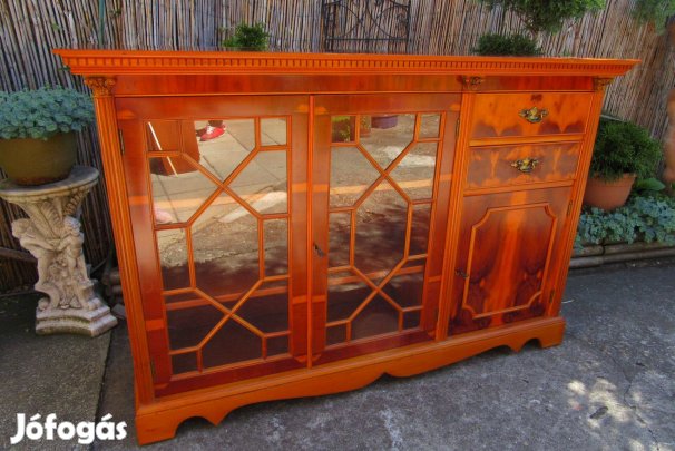 Mutatós és minőségi angol 2 fiókos 3 ajtós komód