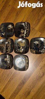 Mutatós falra akasztható porcelán dísztányér