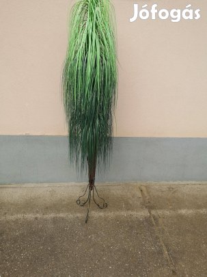 Művirág szép kovácsolt tartóval együtt