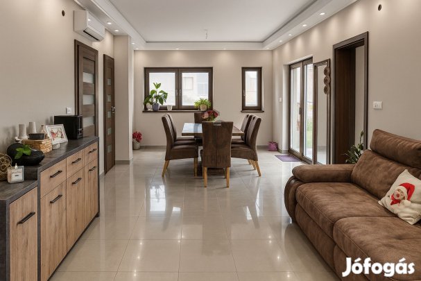 NAGYBÁNYA LAKÓPARKBAN ELADÓ  BRUTTÓ 176 m ALAPTERÜLETŰ,  ÖNÁLLÓ CSAL