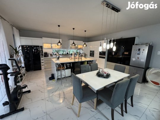 NAGYCSALÁDOSOK FIGYELEM, fedezze fel álmai otthonát Soroksáron, 8 szob