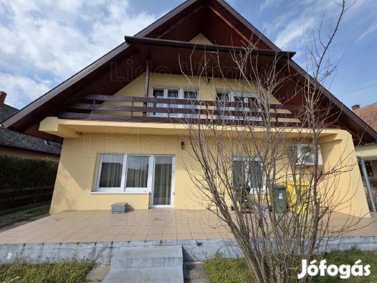 NAGY CSALÁDI HÁZ JÓ HELYEN