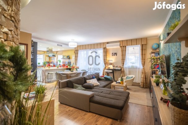 NAPFÉNYES TERASZOS, KERTKAPCSOLATOS TÁRSASHÁZI LAKÁS A XIX. KERÜLETBEN