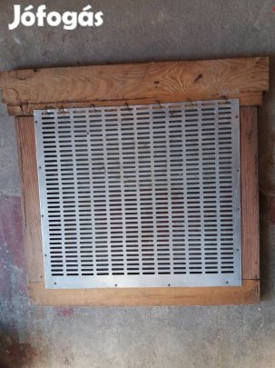 NB kaptárba való használt válaszfal anyaráccsal