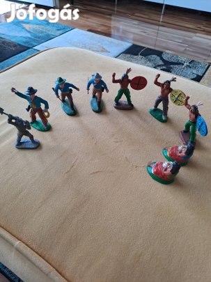 NDK-S műanyag indián és cowboy figurák 