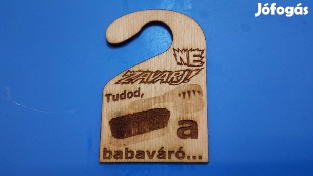 NE Zavarj! Tábla. Vicces, humoros, vidám. Vagy az akart lenni. :)