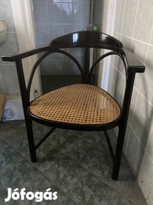 Nádazott antik karszék