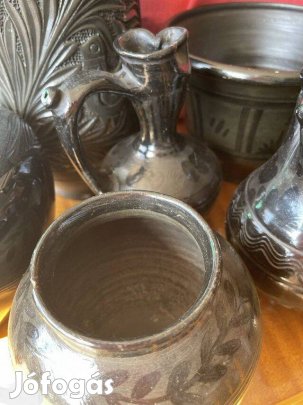 Nádudvari fekete kerámia vázák, edények