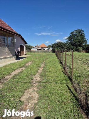 Nádudvaron eladó családi ház