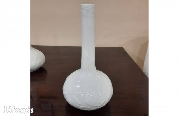 Nagy Fehér Herendi porcelán dombornyomott váza eladó!