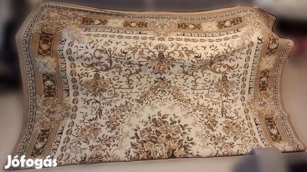 Nagy, 2.5 m * 3.4 m méretű használt szőnyeg eladó
