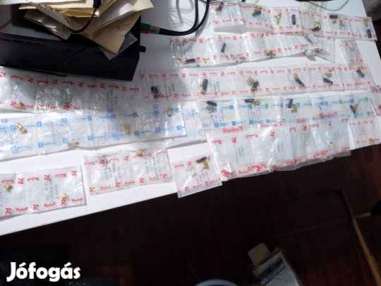 Nagy csomag alkatrész hagyatékból 9.900ft