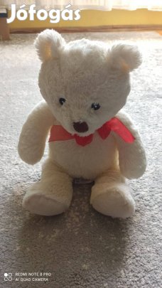 Nagy fehér plüss mackó